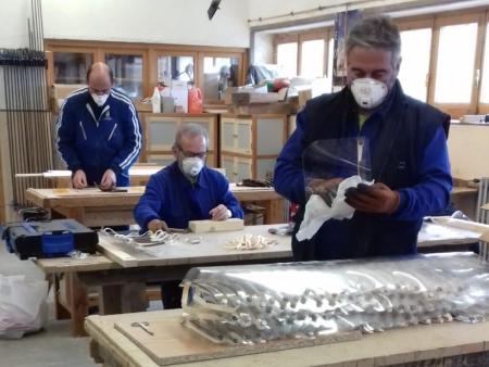 Imagen La Diputación colabora en el montaje de 1.500 pantallas protectoras para sanitarios, auxiliares de ayuda a domicilio y personal de limpieza