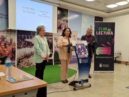 Imagen El Club de Lectura de los Bibliobuses vuelve a reunir a decenas de personas aficionadas a la poesía en torno al Día de la Mujer